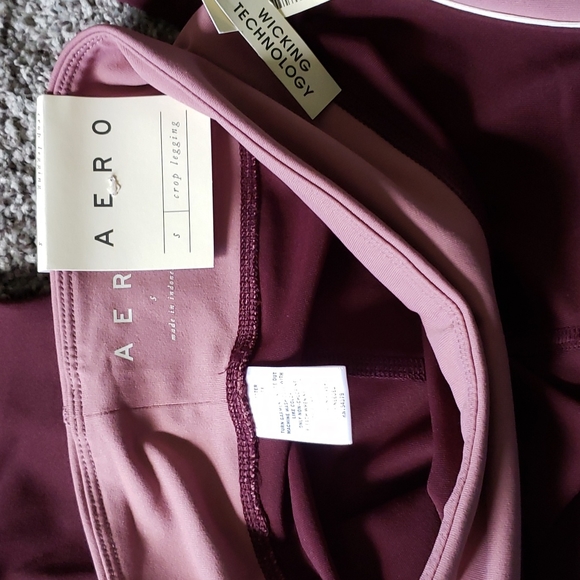 NWT! BEAUTIFUL MAROON COLOR Aero Cropped Leggings wicking technology size small - Picture 5 of 5